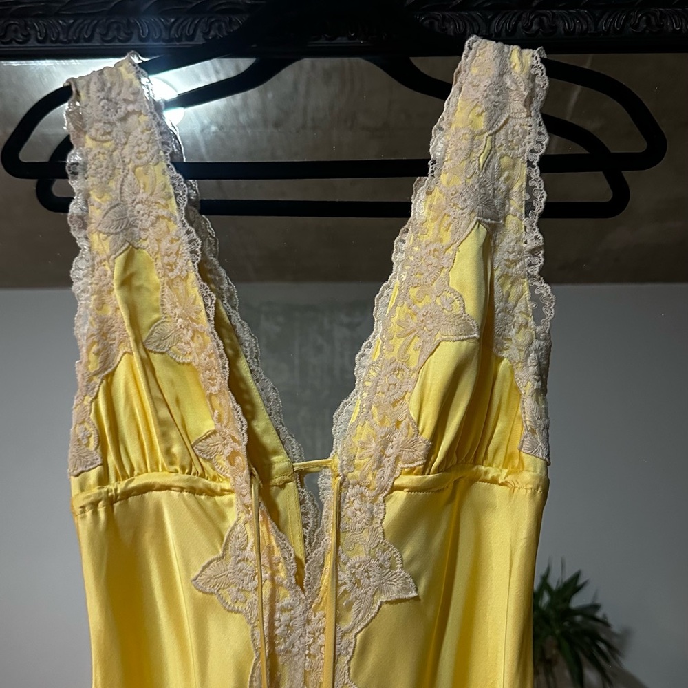 Rumored Yellow Dress with Cream Lace - Picture 8 of 10